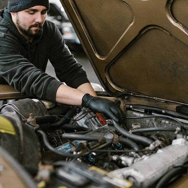 Gloveworks Black Nitrile Disposable Gloves are designed with automotive technicians in mind.